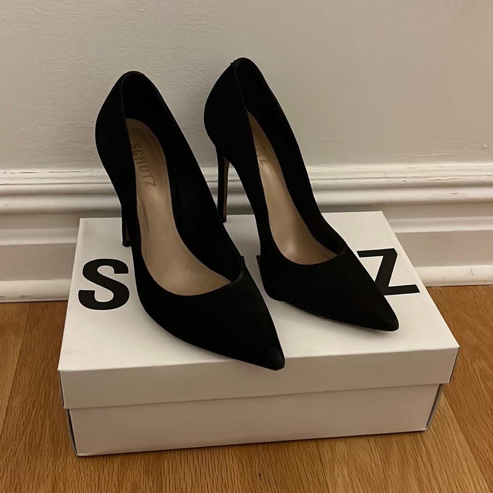 Black SCHUTZ pumps